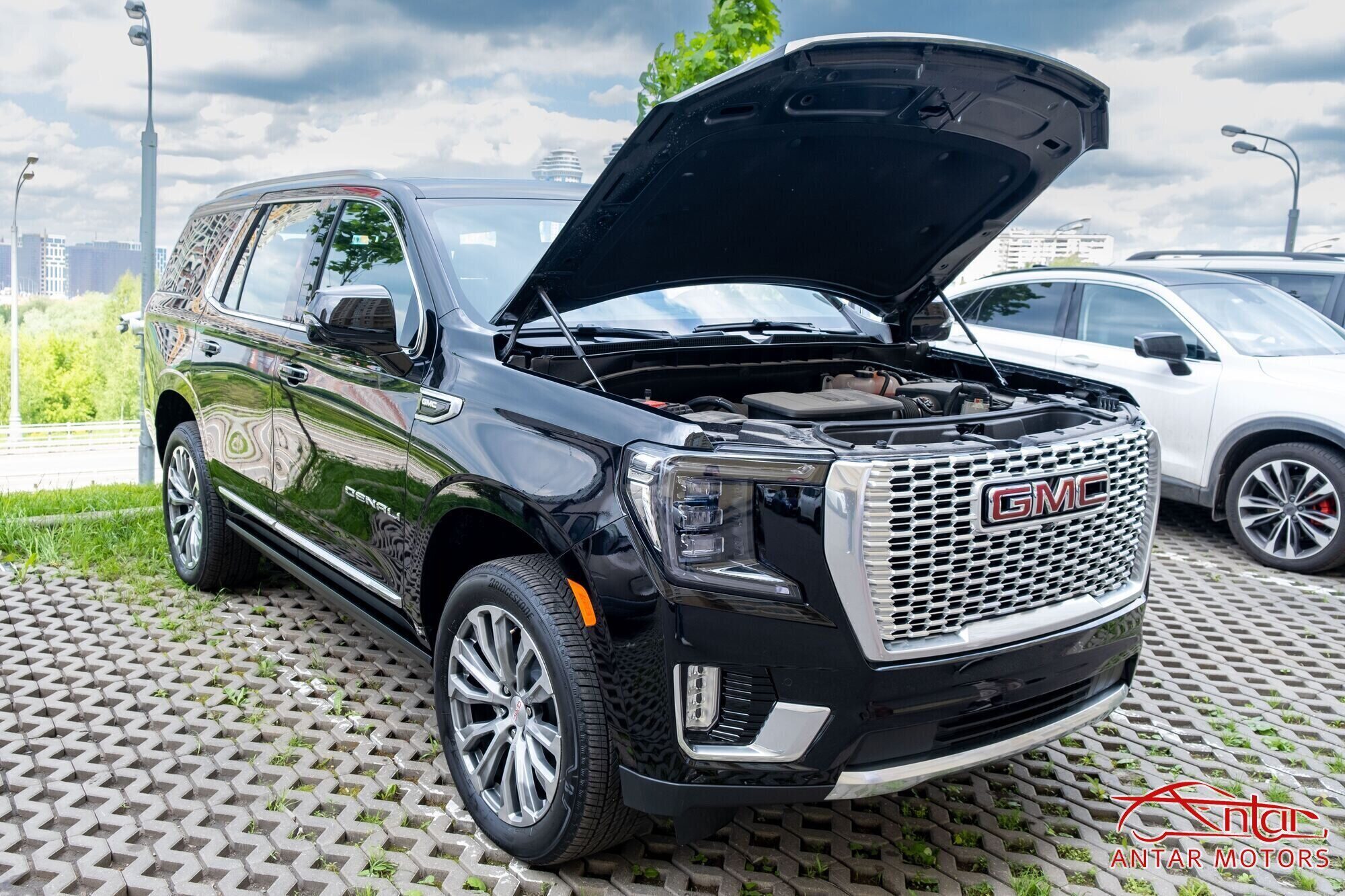 GMC Yukon Denali – покупка автомобиля из Эмиратов.